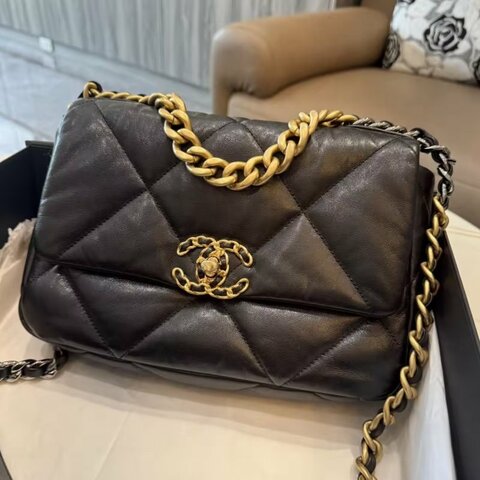 *SHIHNA名牌精品* CHANEL 黑色金扣 羊皮 19口蓋包