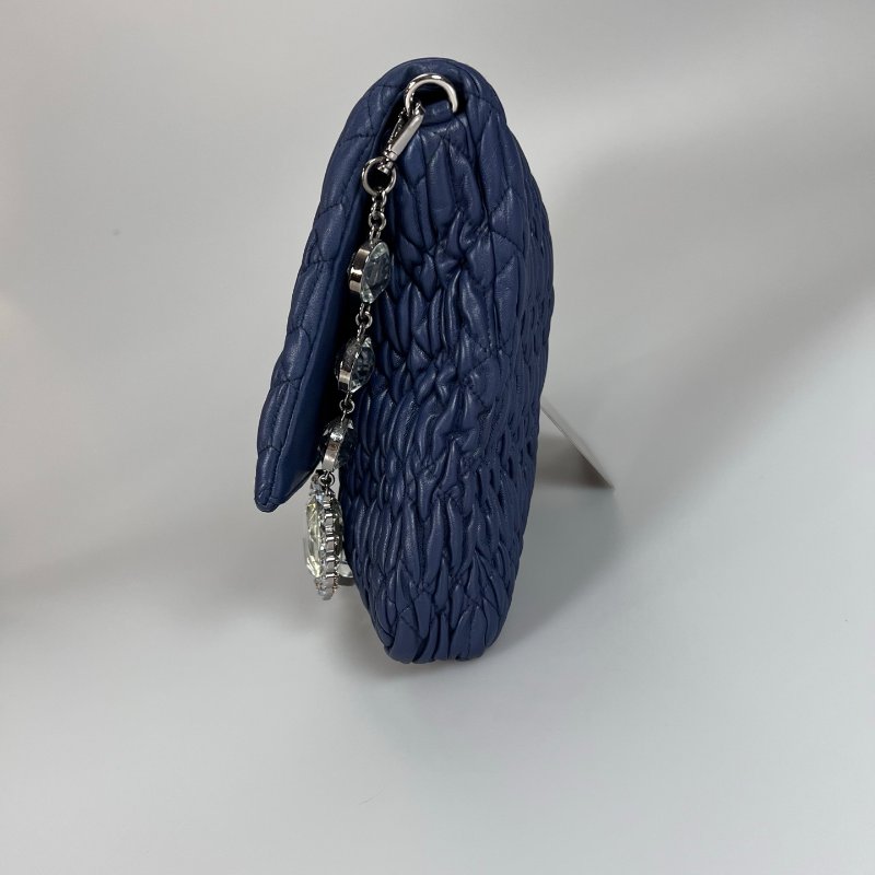 MIUMIU 37 藍褶皺鑽石單背包-2