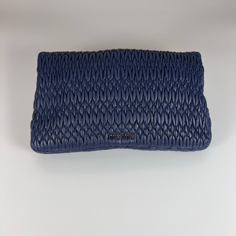 MIUMIU 37 藍褶皺鑽石單背包-3