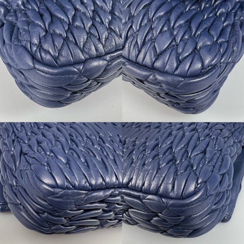 MIUMIU 37 藍褶皺鑽石單背包-14