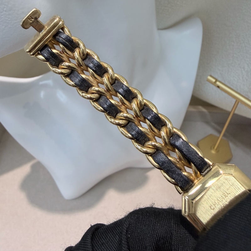 Chanel 金色小方糖手錶 M size I860-9