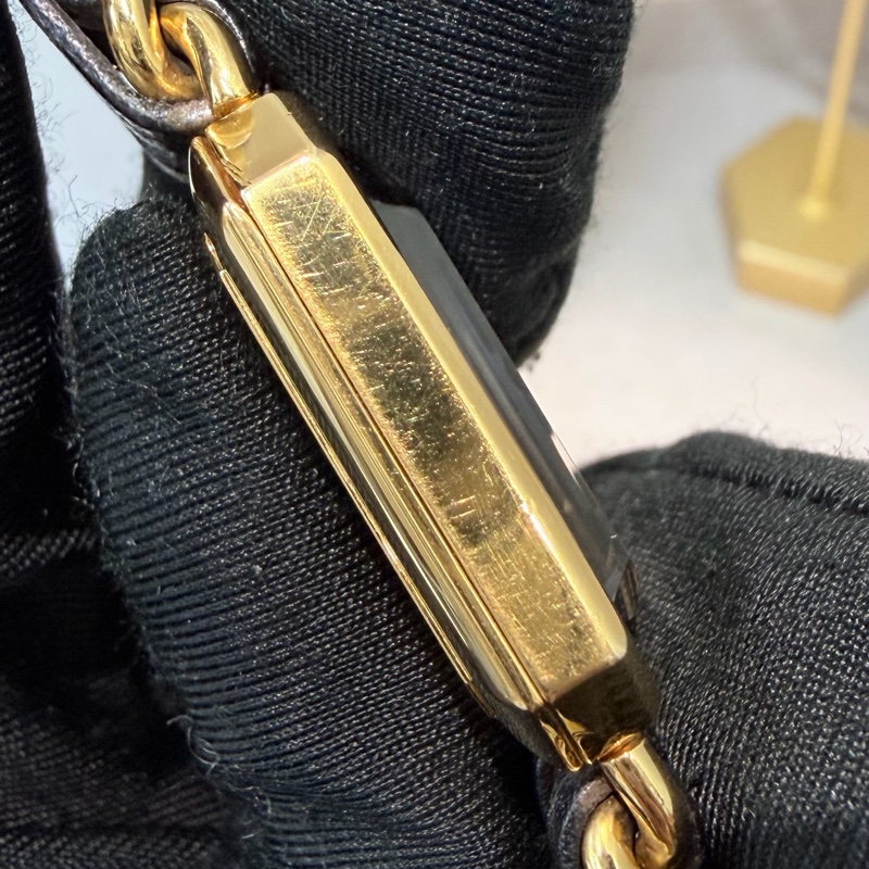 Chanel 金色小方糖手錶 M size I860-18