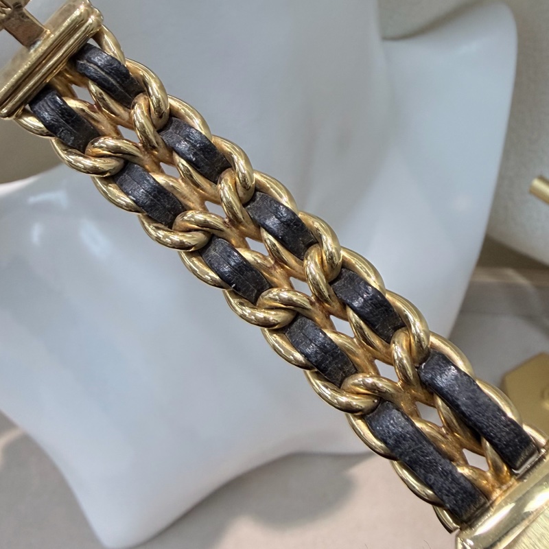Chanel 金色小方糖手錶 M size I860-28