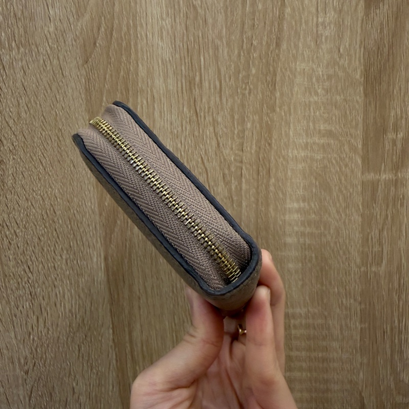 LV 斑鳩灰牛皮壓紋金釦零錢卡包M68696-1