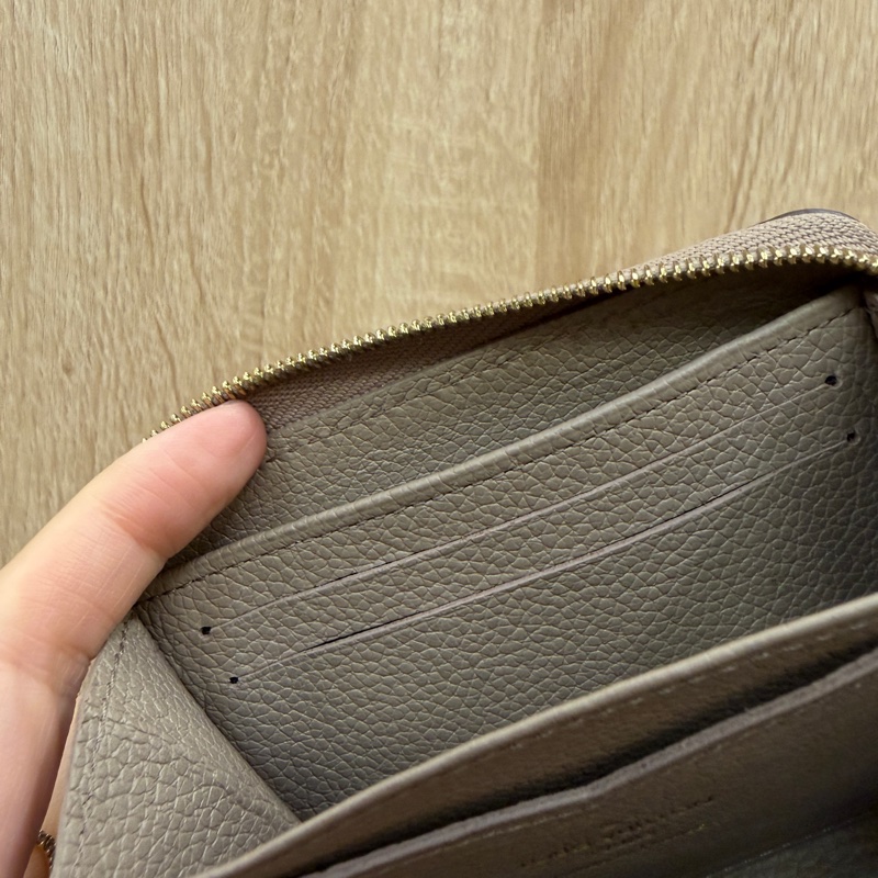 LV 斑鳩灰牛皮壓紋金釦零錢卡包M68696-10