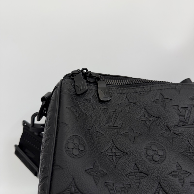 LV 黑牛皮壓紋黑釦Keepall 50手提斜背旅行袋M44810-9