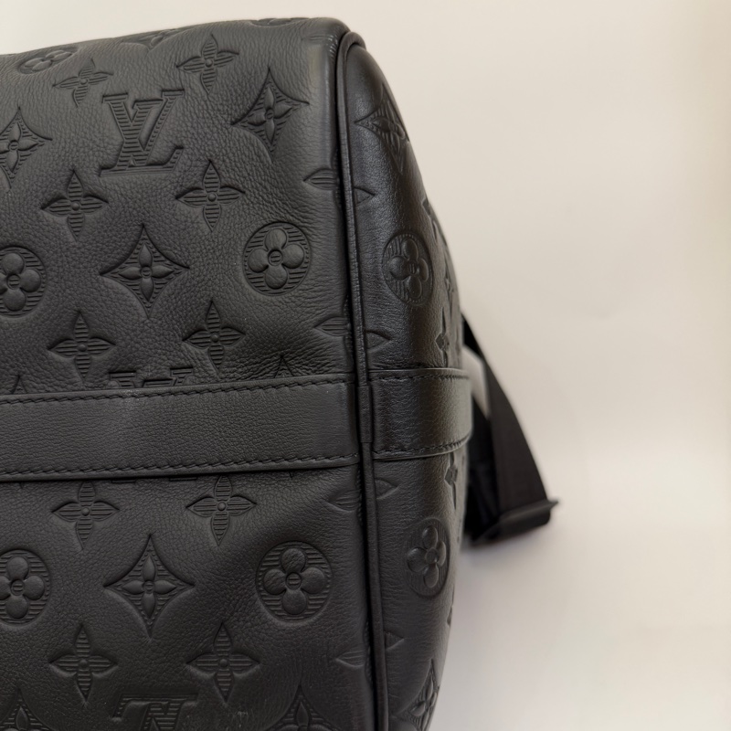 LV 黑牛皮壓紋黑釦Keepall 50手提斜背旅行袋M44810-17