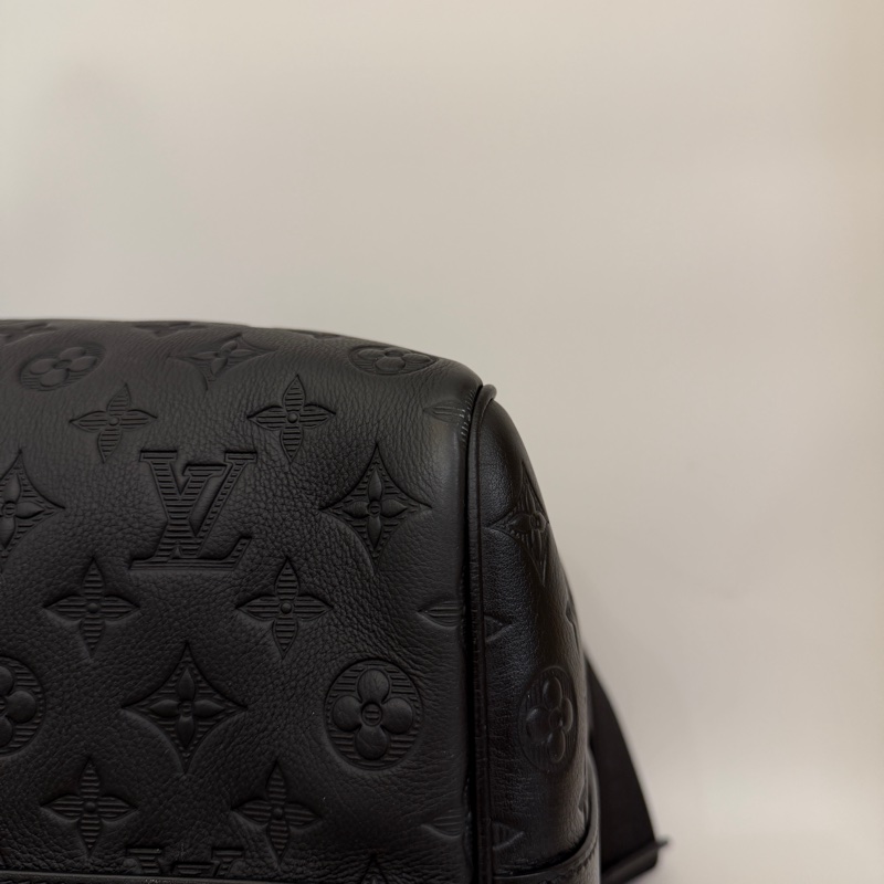 LV 黑牛皮壓紋黑釦Keepall 50手提斜背旅行袋M44810-18