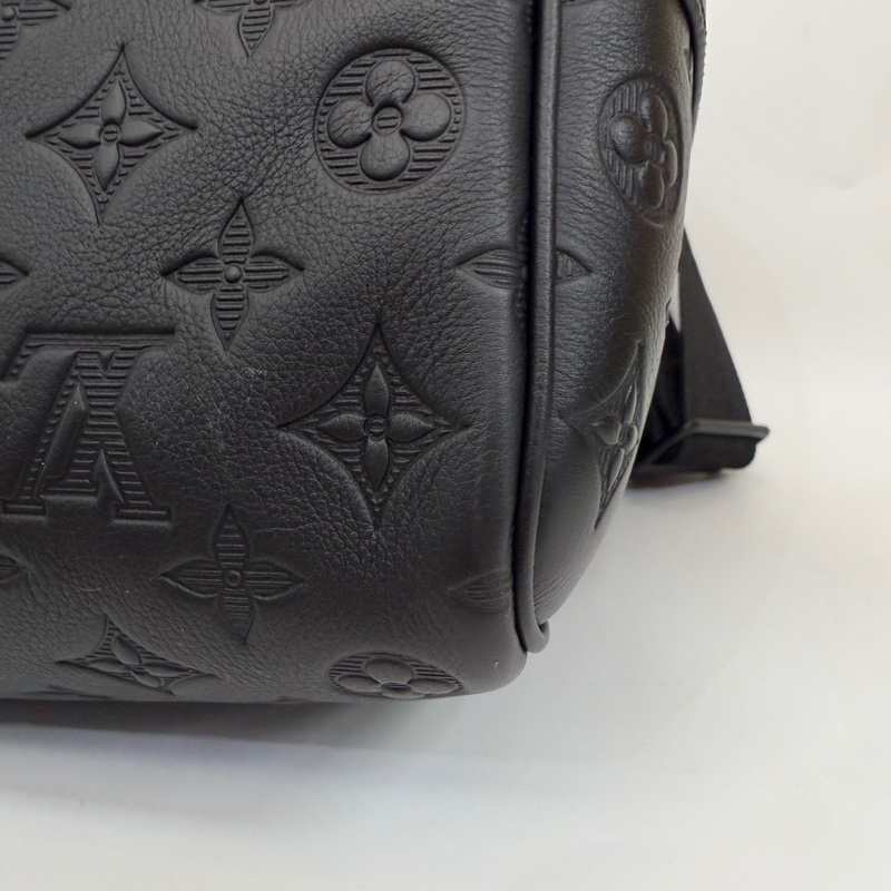 LV 黑牛皮壓紋黑釦Keepall 50手提斜背旅行袋M44810-19