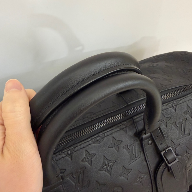 LV 黑牛皮壓紋黑釦Keepall 50手提斜背旅行袋M44810-20
