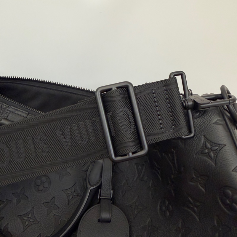 LV 黑牛皮壓紋黑釦Keepall 50手提斜背旅行袋M44810-23