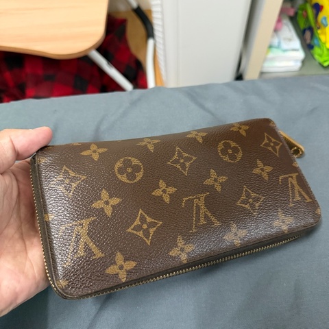 Lv 老花拉鍊長夾 (M60017)