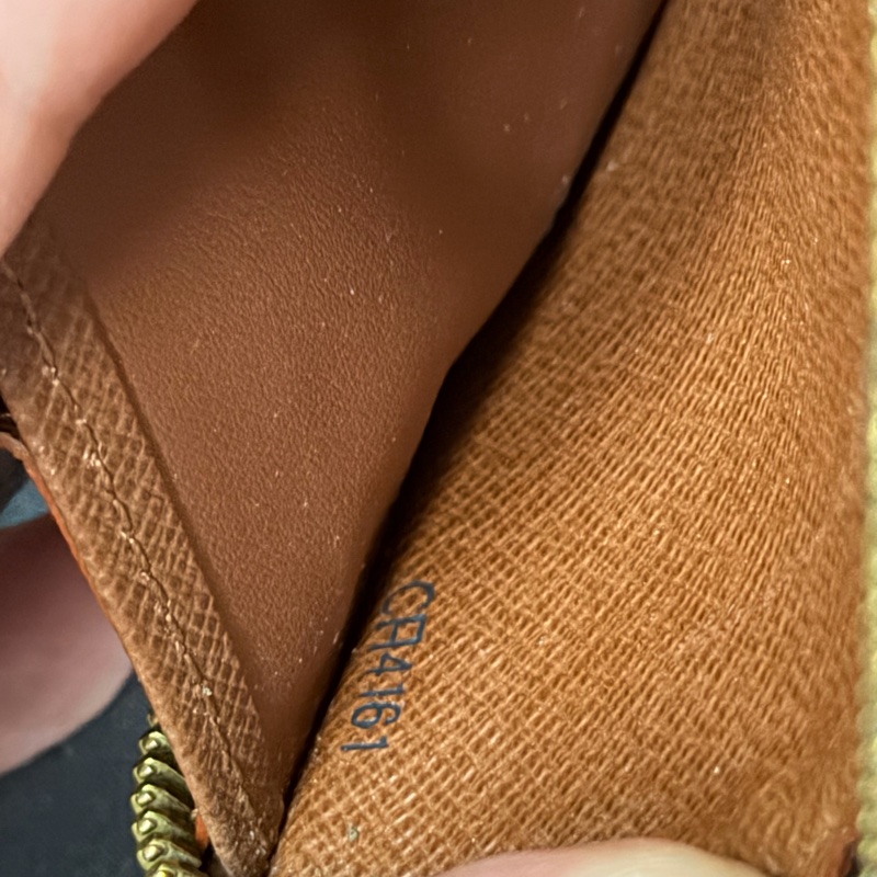 Lv 老花拉鍊長夾 (M60017)-7