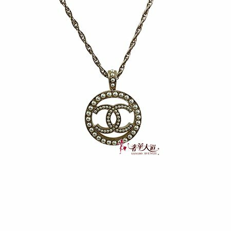 ＊奢華大道國際精品＊【CH0738】CHANEL 雙C LOGO米金色珍珠圓型項鍊 A99076
