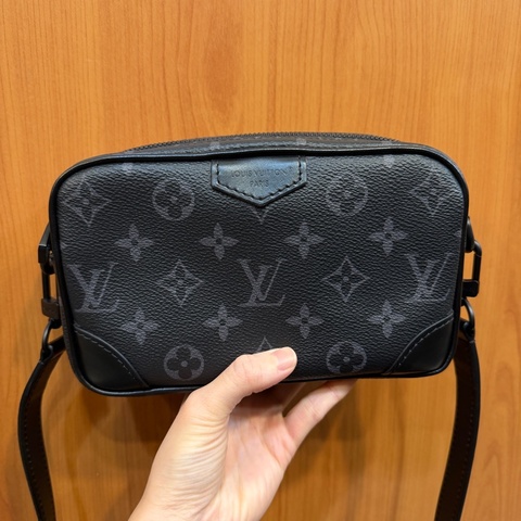 LV 黑灰原花黑釦Trocadero斜背相機包M14253