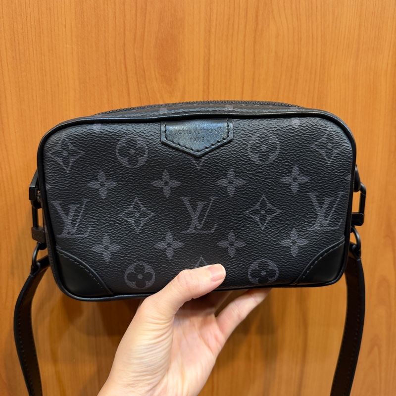 LV 黑灰原花黑釦Trocadero斜背相機包M14253-0