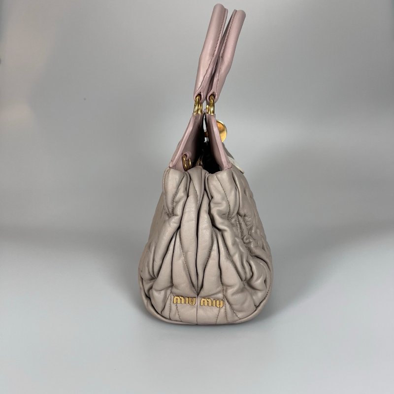 MIUMIU 灰拚粉金扣褶皺手提斜背包-3