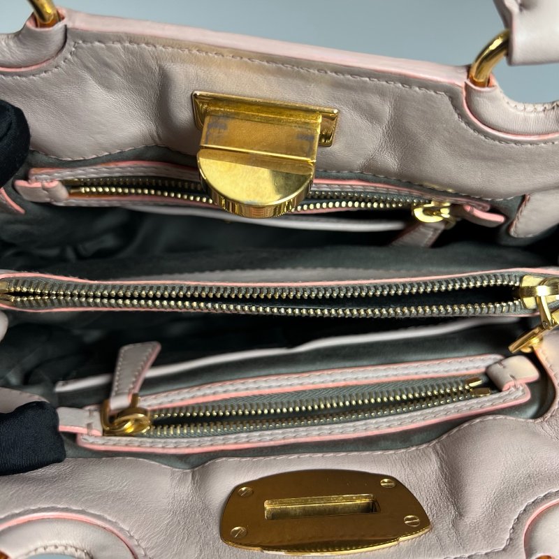 MIUMIU 灰拚粉金扣褶皺手提斜背包-5