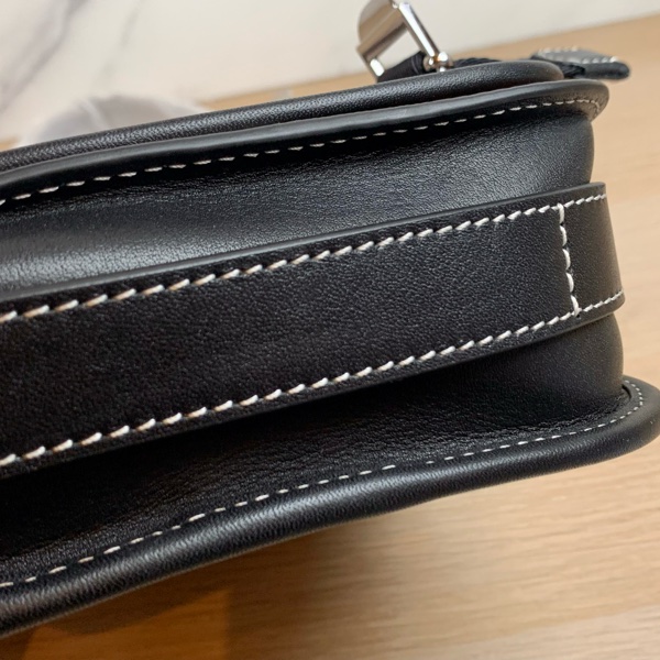 Burberry 格紋斜背包、郵差包 8052804 Check Crossbody Bag-10