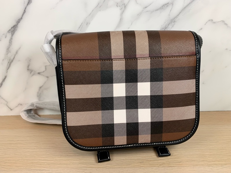 Burberry 格紋斜背包、郵差包 8052804 Check Crossbody Bag-1