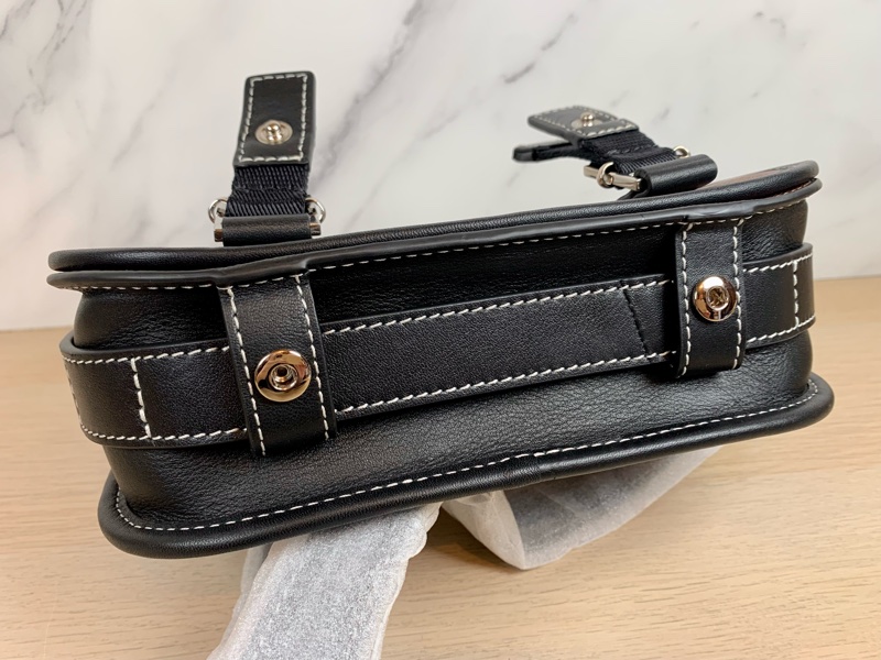 Burberry 格紋斜背包、郵差包 8052804 Check Crossbody Bag-2