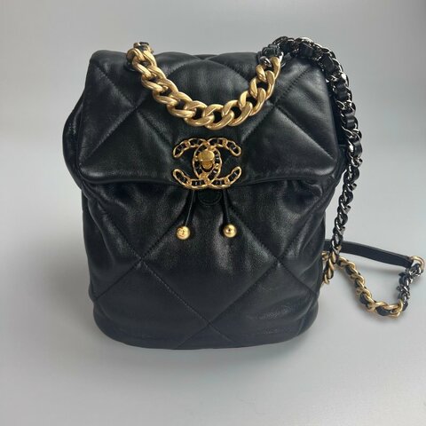 CHANEL 19後背包羊皮黑 AS4223 /晶片款