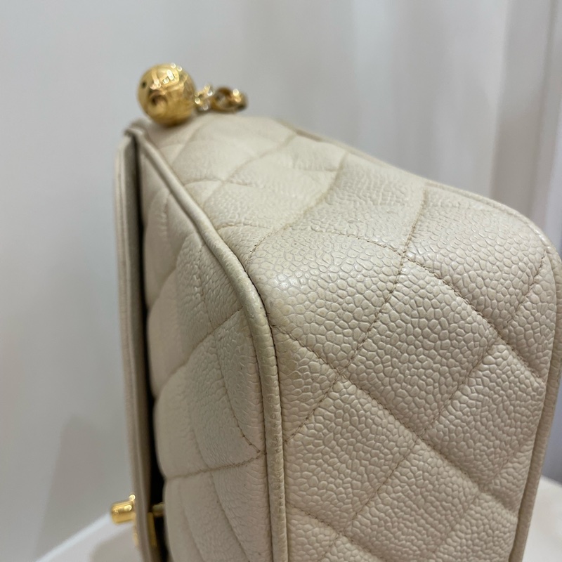 Chanel Vintage 荔枝皮奶茶色金球雕花鏈條包-9