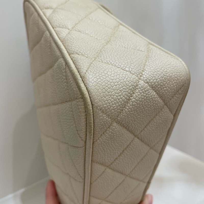 Chanel Vintage 荔枝皮奶茶色金球雕花鏈條包-11