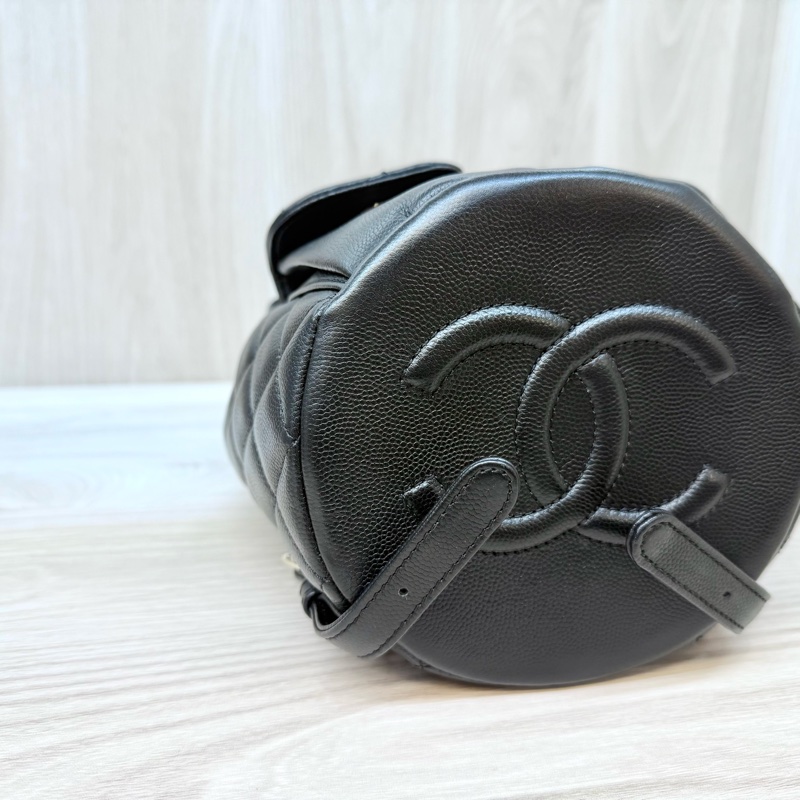 CHANEL黑金粒紋牛皮束口雙口袋後背包AS3290-17