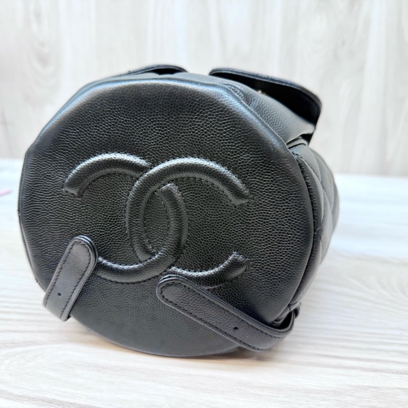 CHANEL黑金粒紋牛皮束口雙口袋後背包AS3290-18