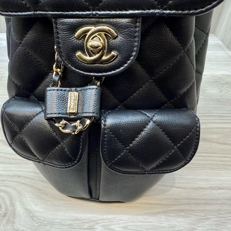 CHANEL黑金粒紋牛皮束口雙口袋後背包AS3290-20