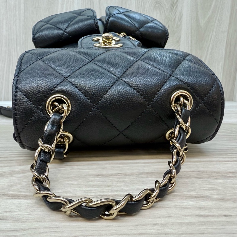 CHANEL黑金粒紋牛皮束口雙口袋後背包AS3290-22