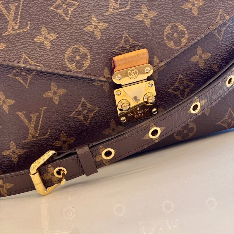 *SHIHNA名牌精品* LV M40780 經典帆布郵差包-1