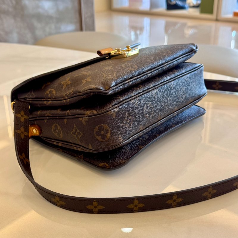 *SHIHNA名牌精品* LV M40780 經典帆布郵差包-4