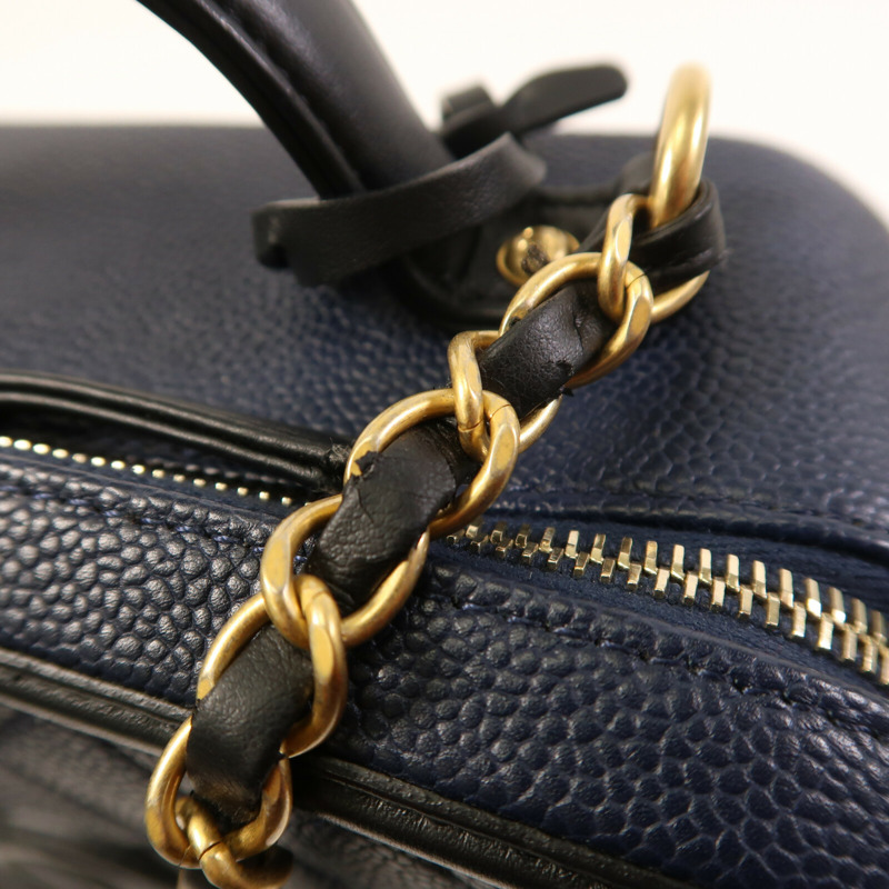 CHANEL 牛皮皮革Filigree Vanity Case金扣手挽肩背兩用袋-17