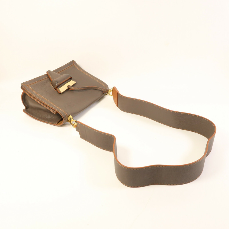 LOEWE 牛皮皮革Barcelona Medium金扣肩背袋-11