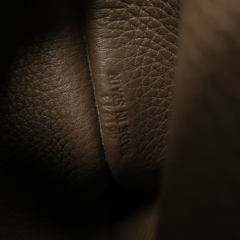 LOEWE 牛皮皮革Barcelona Medium金扣肩背袋-16