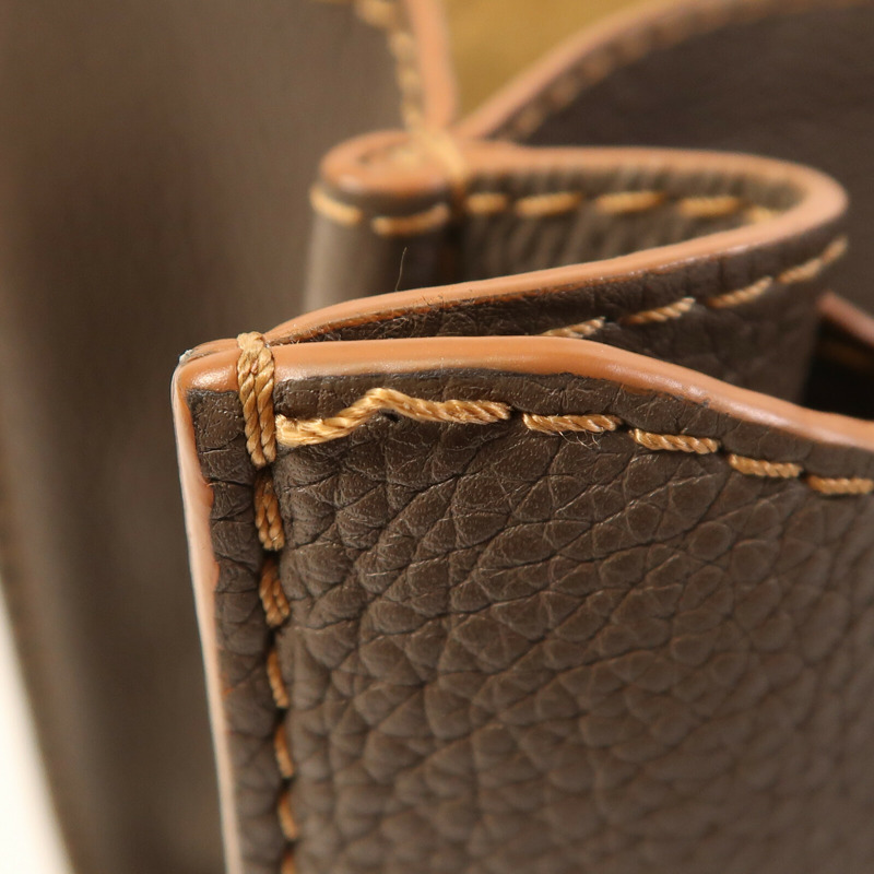 LOEWE 牛皮皮革Barcelona Medium金扣肩背袋-17