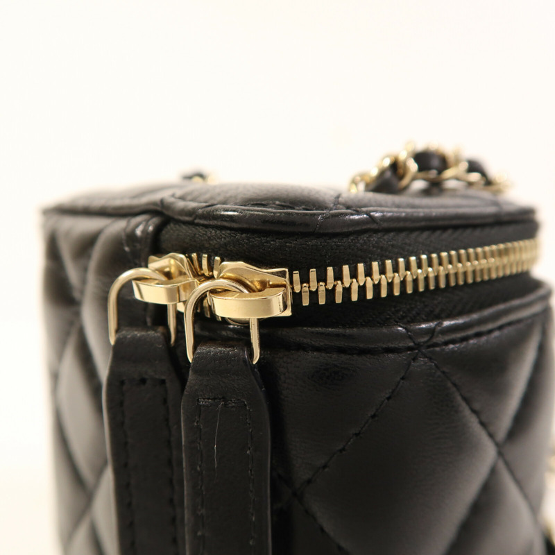 CHANEL 羊皮皮革Mini Vanity Case金扣鏈帶肩背袋-10