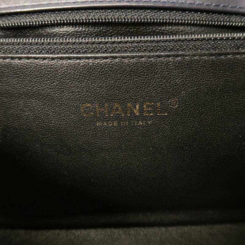 CHANEL 牛皮皮革Filigree Flap金扣鏈帶肩背袋-14