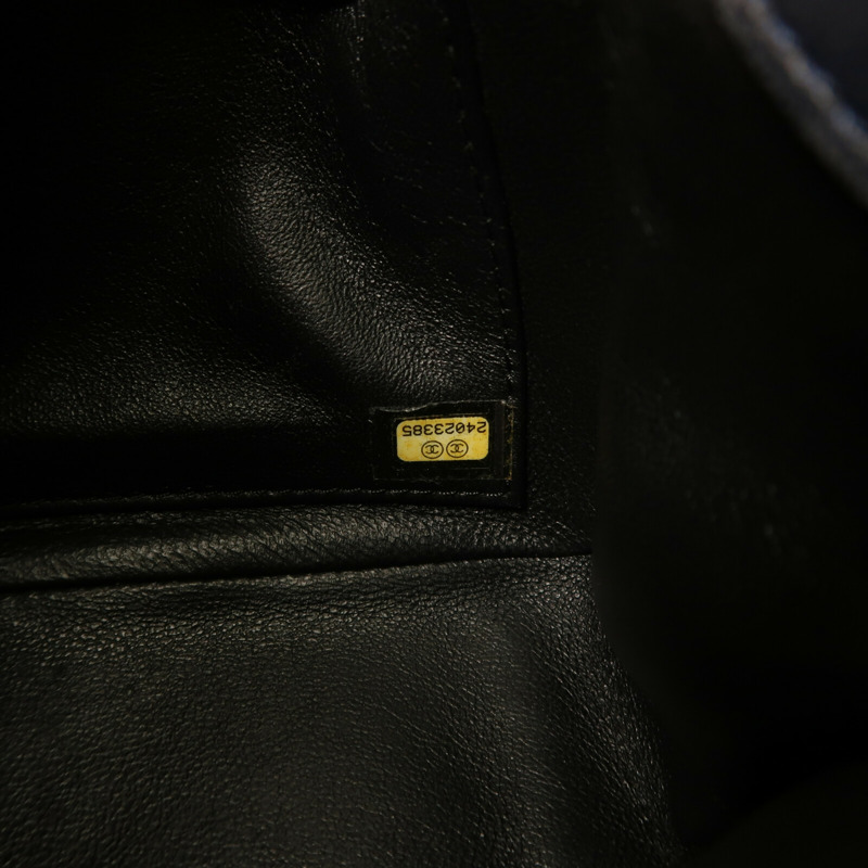 CHANEL 牛皮皮革Filigree Flap金扣鏈帶肩背袋-16