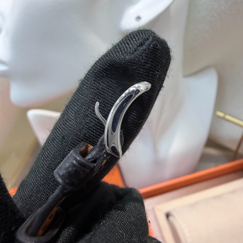 Hermes Heure H Noir small size 25mm 精鋼石英女錶 XB948-19