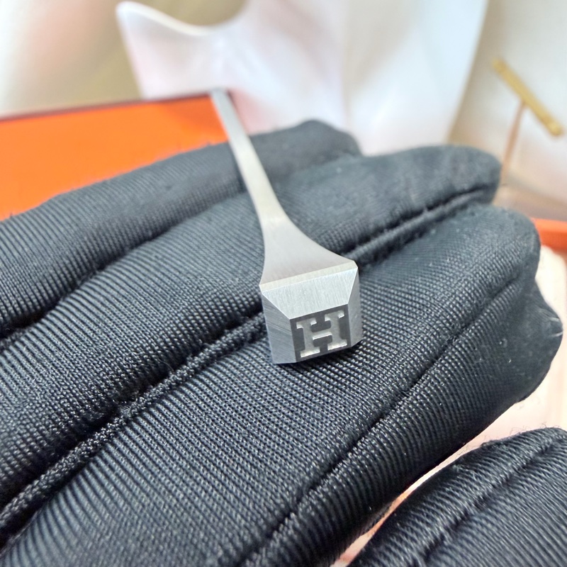 Hermes Heure H Noir small size 25mm 精鋼石英女錶 XB948-20