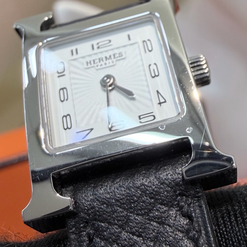 Hermes Heure H Noir small size 25mm 精鋼石英女錶 XB948-22