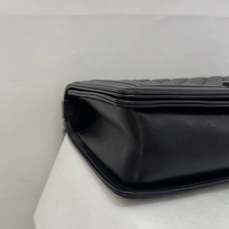 CHANEL荔枝皮黑銀 BOY28cm-5