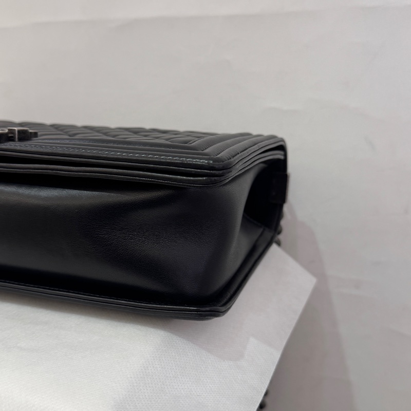 CHANEL荔枝皮黑銀 BOY28cm-6