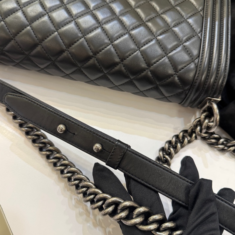 CHANEL荔枝皮黑銀 BOY28cm-8