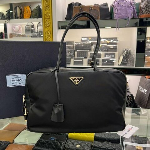 東區正精品㊣PRADA 1BB131 黑色尼龍金三角牌皮革背帶手提包肩背包保齡球包 RZ6130