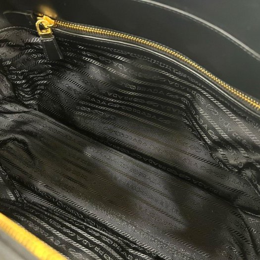 東區正精品㊣PRADA 1BB131 黑色尼龍金三角牌皮革背帶手提包肩背包保齡球包 RZ6130-3