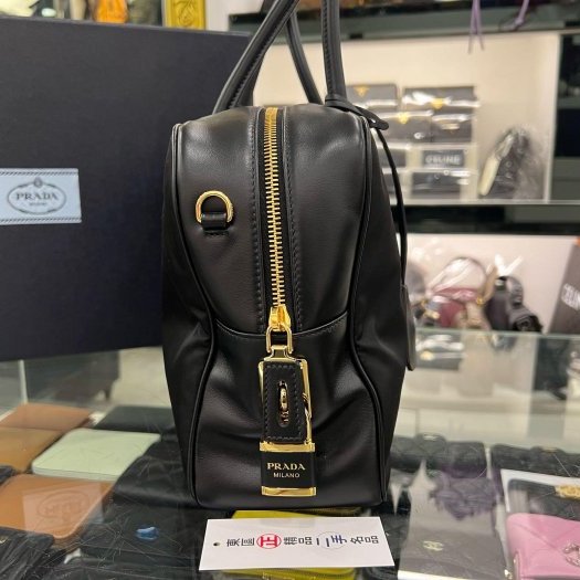 東區正精品㊣PRADA 1BB131 黑色尼龍金三角牌皮革背帶手提包肩背包保齡球包 RZ6130-5